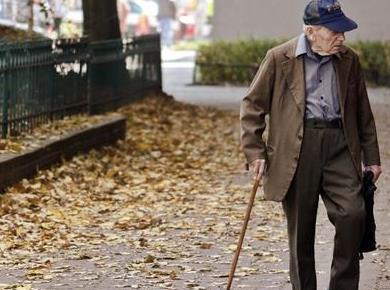 Zahteve upokojencev: Ogrožajo delovanje pokojninske blagajne?
